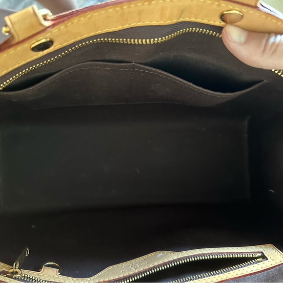 Louis Vuitton patent leather brea MM shouler bag dust bag, box and bag included - Picture 3 of 6